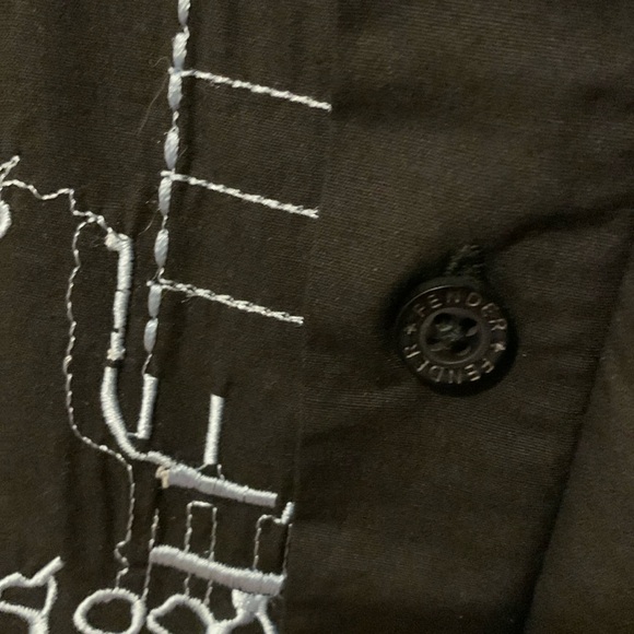 Fender (L) - Picture 4 of 16